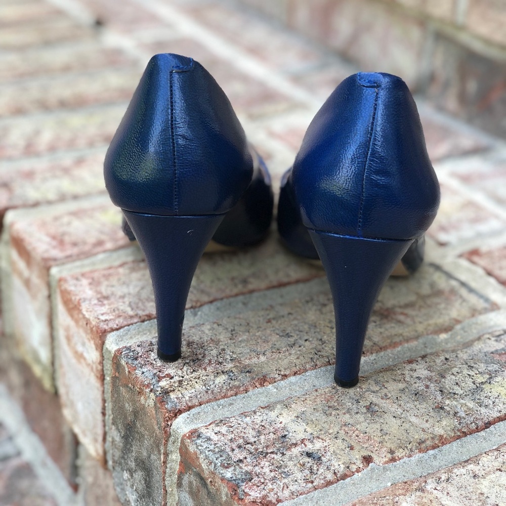 Vince Camuto 2&1/2 inch heels.  Royal blue Leather
